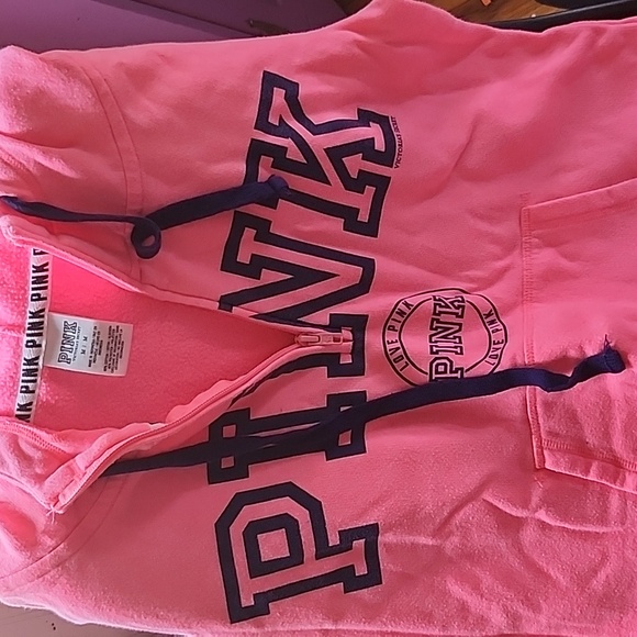 Pink vs pink sweatsuut - Picture 2 of 5